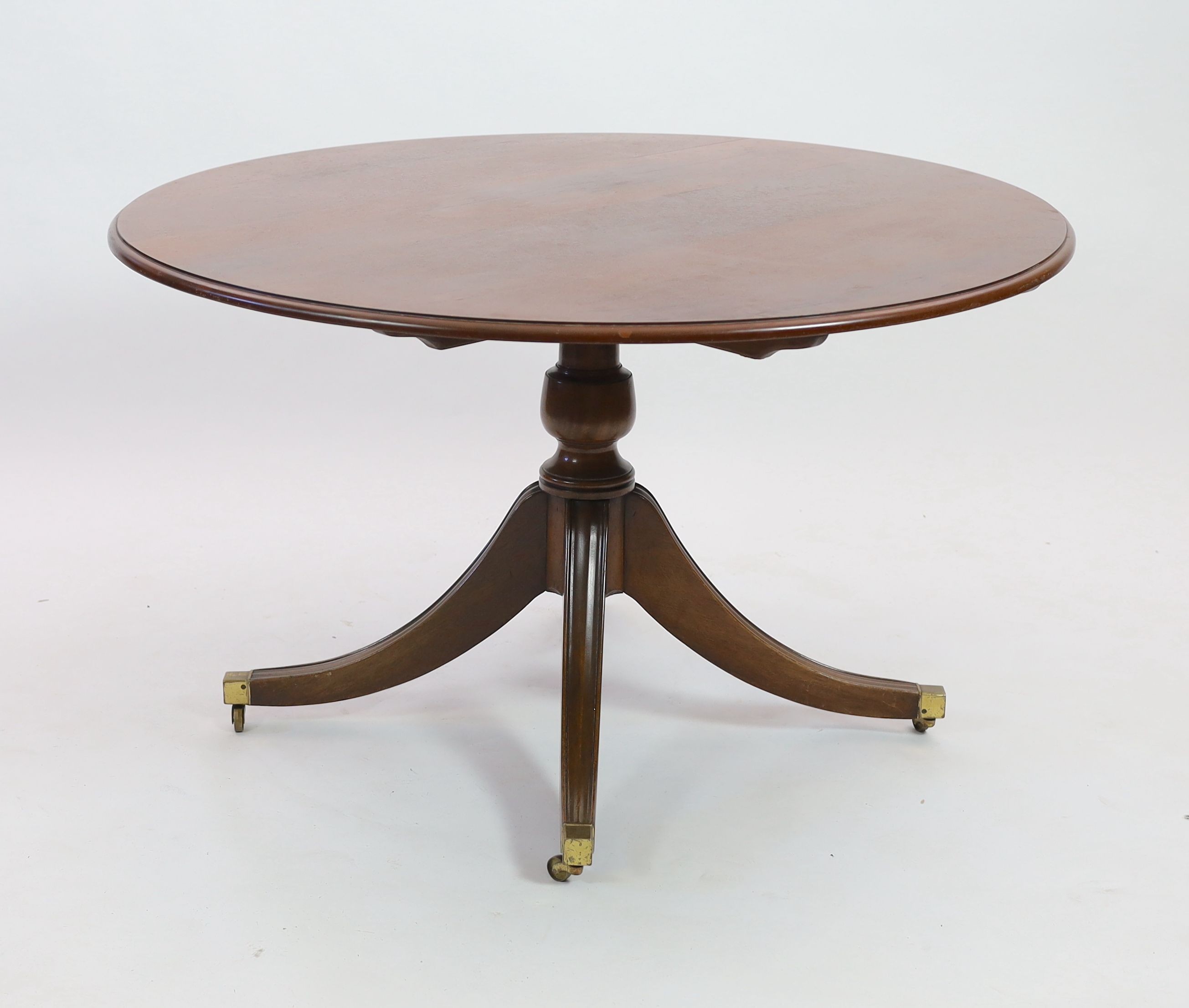 A George III style circular mahogany breakfast table, diameter 124cm height 73cm